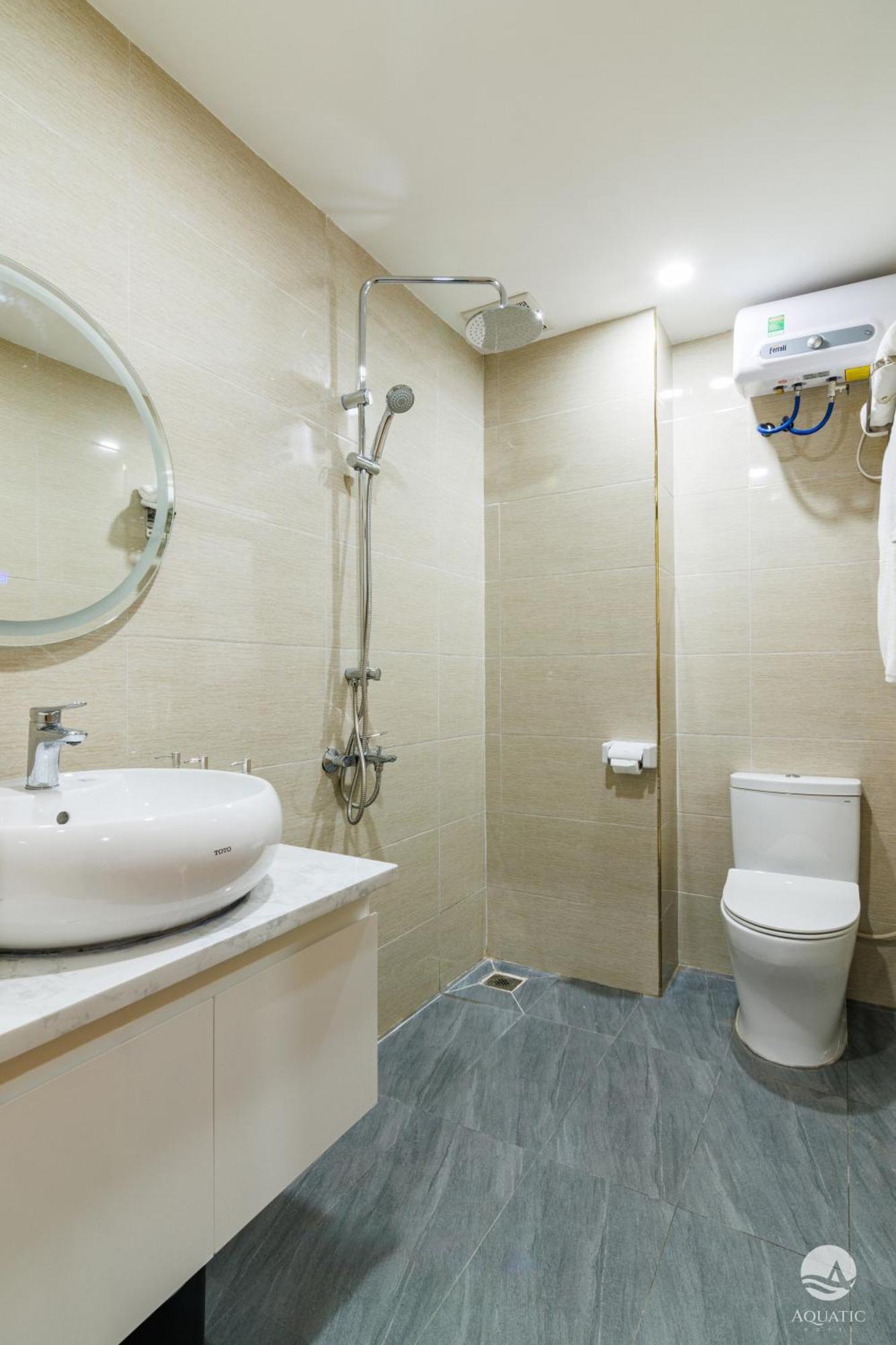 Aquatic Hotel Cat Ba Cat Ba Island Exterior foto